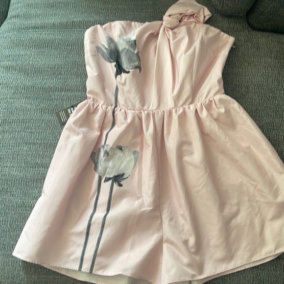 Express strapless floral knot bow romper - Picture 2 of 7